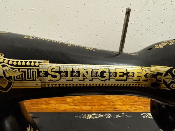Singer Nähmaschinen: Antike Singer Nähmaschine mit Tisch – Gebraucht aus Villmergen von yougotit 3