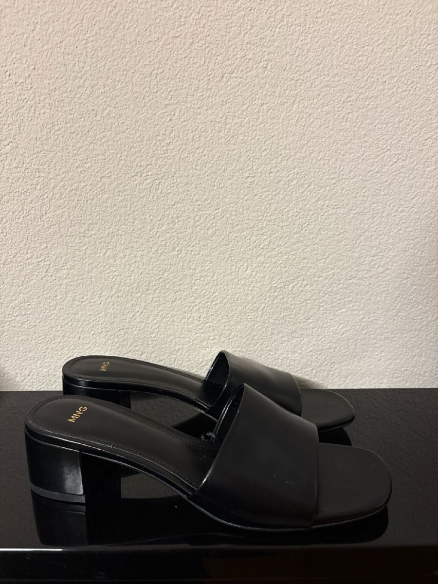 Mango Scarpe da donna: Schicke Mango Mules/Sandalen schwarz Gr. 40  – Usato da Niederbüren venduto da Monde09 1