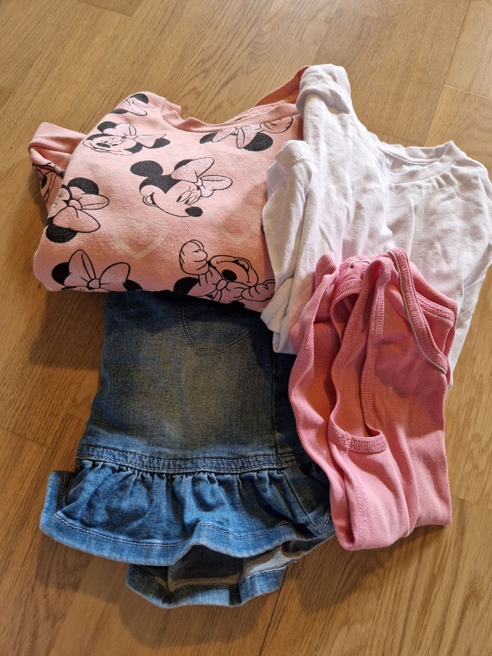 C&A Lotti & Set di vestiti: Kinderkleider Gr.122 – Usato da Lützelflüh - Goldbach venduto da Annegret1988