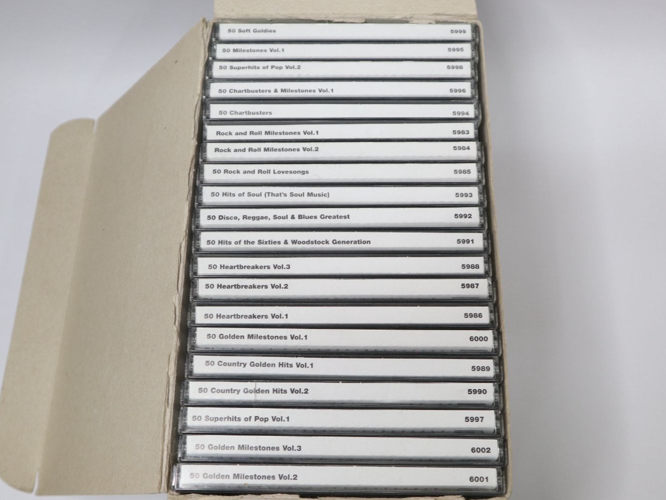 CD: 40x CD , 1000 Jukebox-Hits – Usato da Eschenbach SG venduto da Astalavista 4