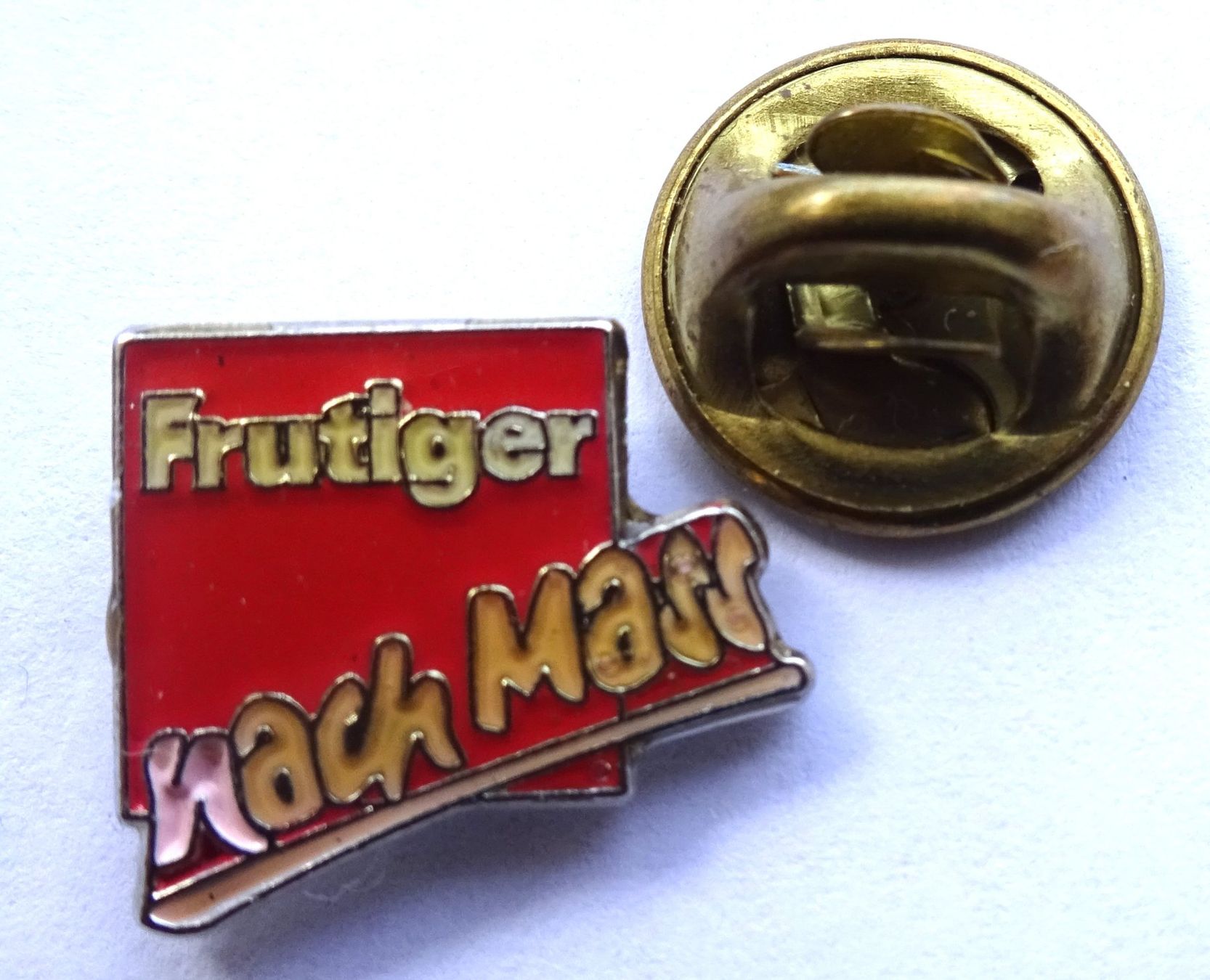 Placchette & Badge: Pin Frutiger nach MASS – Usato da Utzenstorf venduto da BUtter81