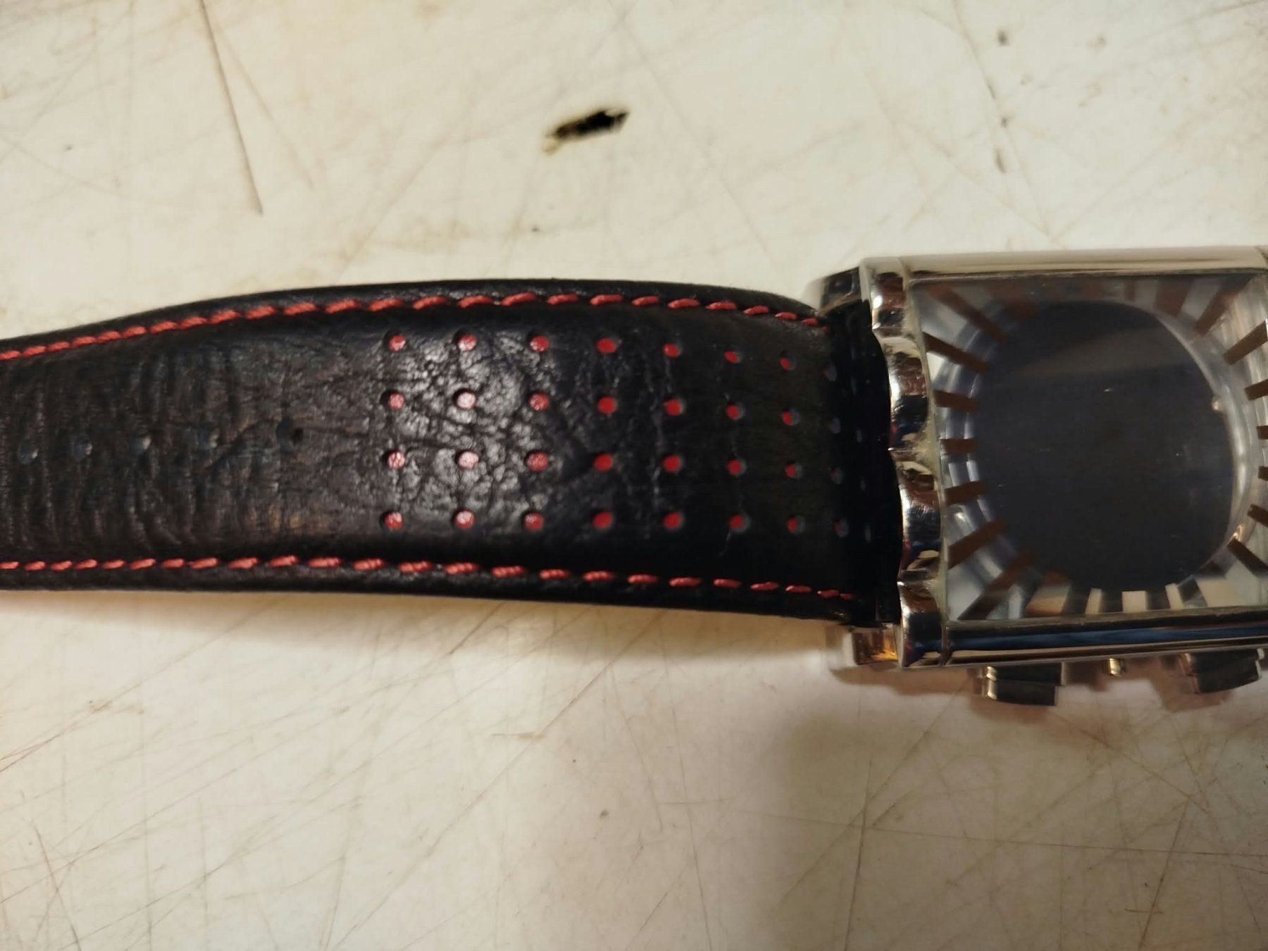 Armbänder & -reifen: Boîtier de montre avec bracelet – Gebraucht aus La Chaux-de-Fonds von Emmaus2300CDF 4