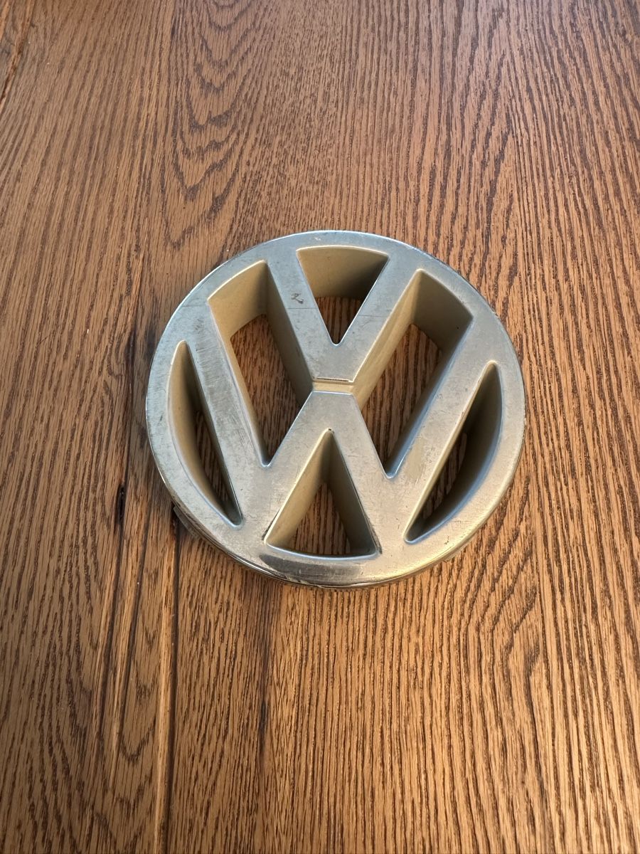 VW Toutes les pièces auto: VW Zeichen – D'occasion à Liestal par Tschopp77