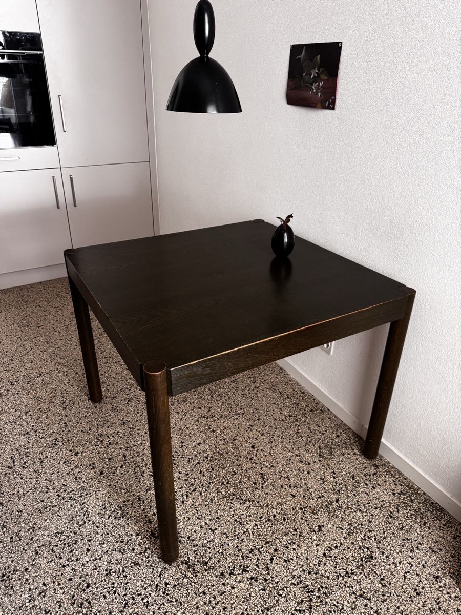 Tische: quadratischer Tisch Holz olivgrün – Gebraucht aus Zürich von casual4 1