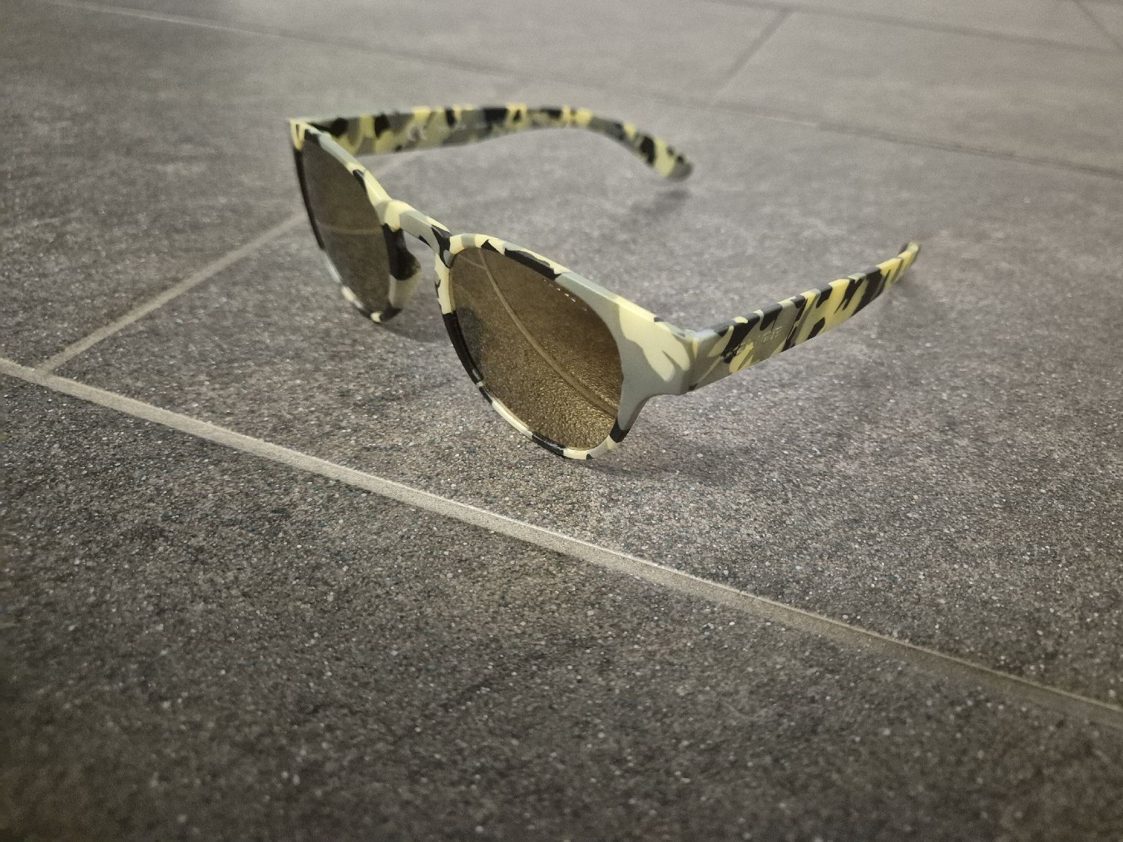 Occhiali & Lenti: Sonnenbrille Militär/Gold – Nuovo (secondo la descrizione) da Lütisburg venduto da St.Mi. 1