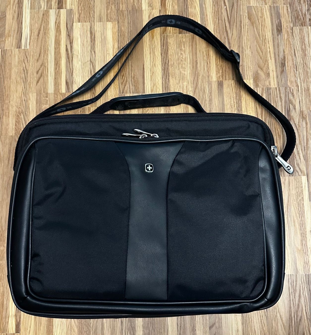 Borse: Laptoptasche schwarz mit Kreuz – Nuovo (secondo la descrizione) da Arth venduto da Lohmatt65