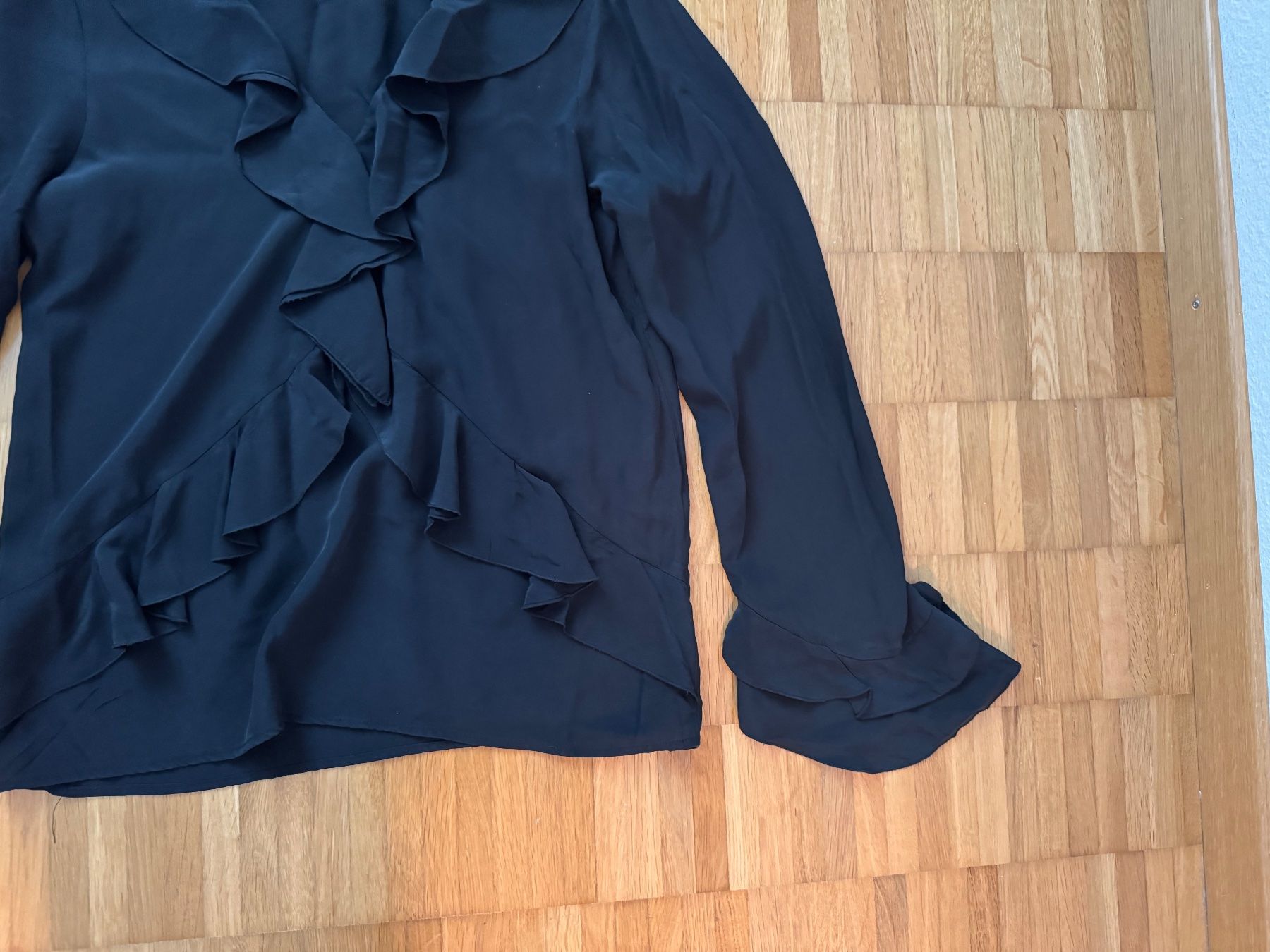Camicette: Schwarze Bluse mit Rüschen, Grösse 42! – Usato da Jona venduto da Good_luck1_ 1