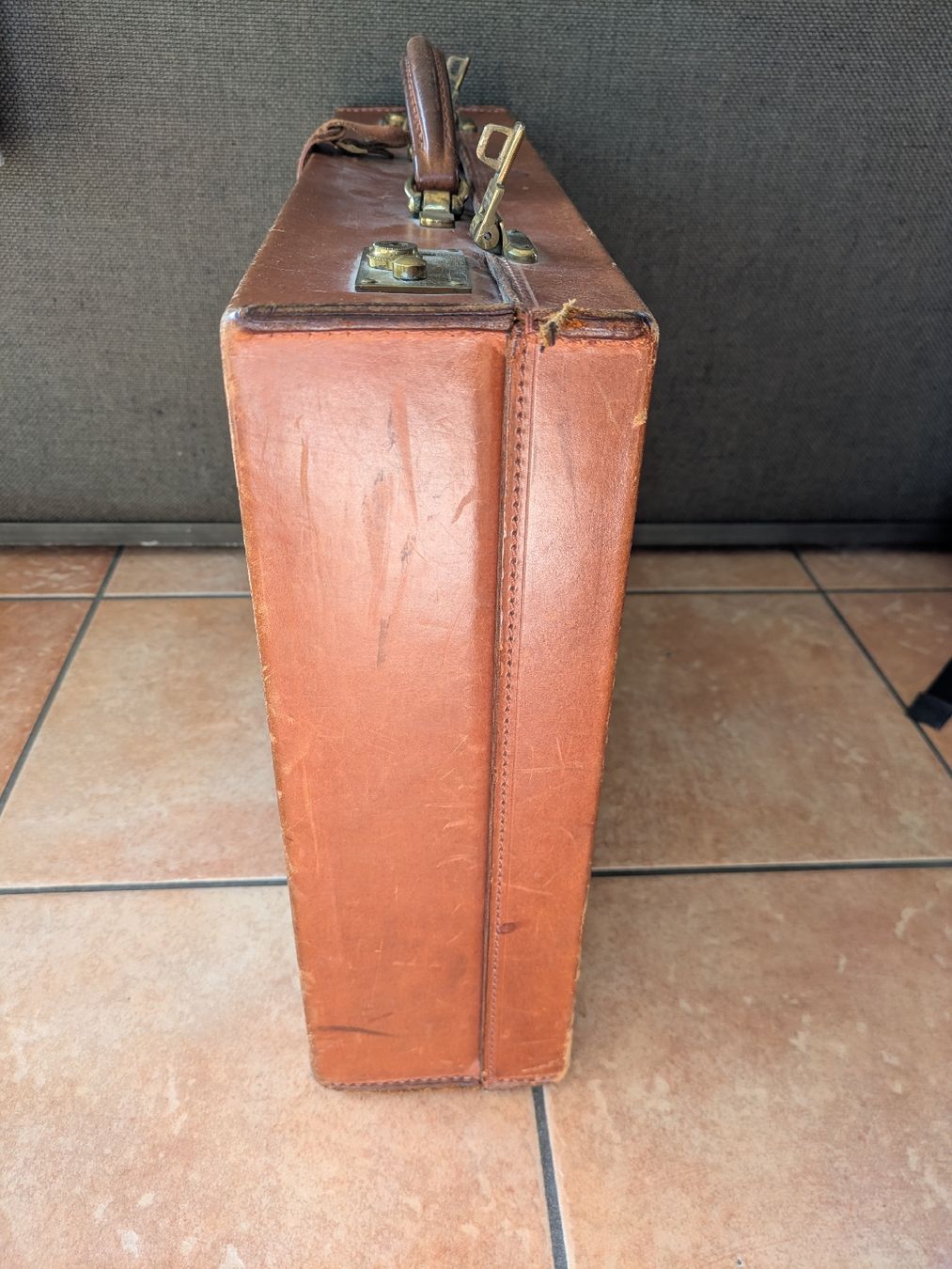 Valigie: Leather vintage suitcase – Usato da Bruson venduto da emm_65zh 4
