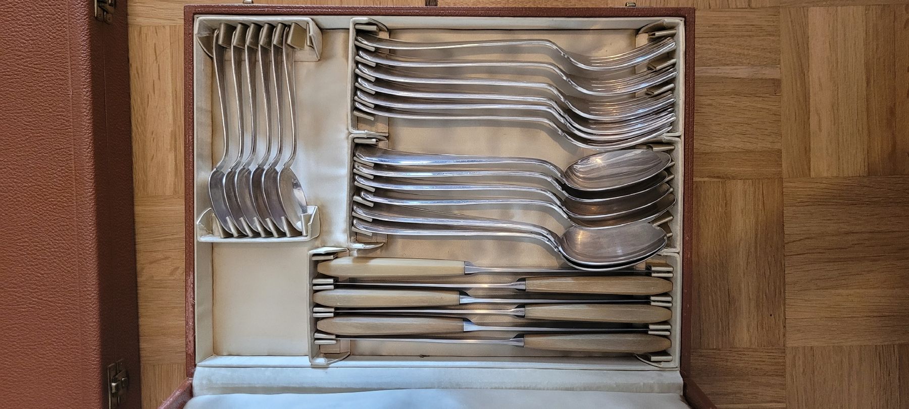 Set di posate: coffrets argenterie – Usato da Lausanne venduto da mar_82hp