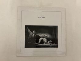 Joy Division LP - Closer (Vinyl fast NM- / Cover hat Riss)