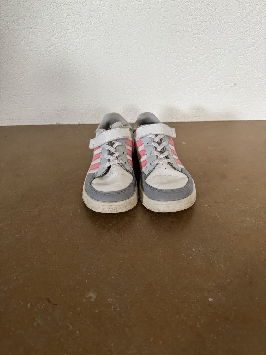 Adidas Scarpe per ragazze: Baskets fille Adidas – Usato da Montsevelier venduto da ber_88db