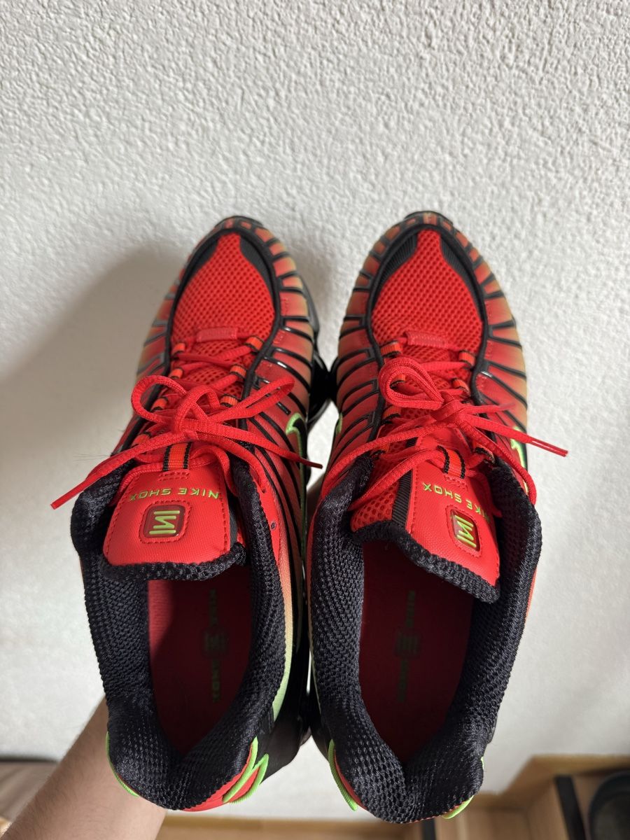 Nike Scarpe da uomo: Nike Shox Herren 43 – Nuovo (secondo la descrizione) da Niederwangen BE venduto da sar_7d6v 2