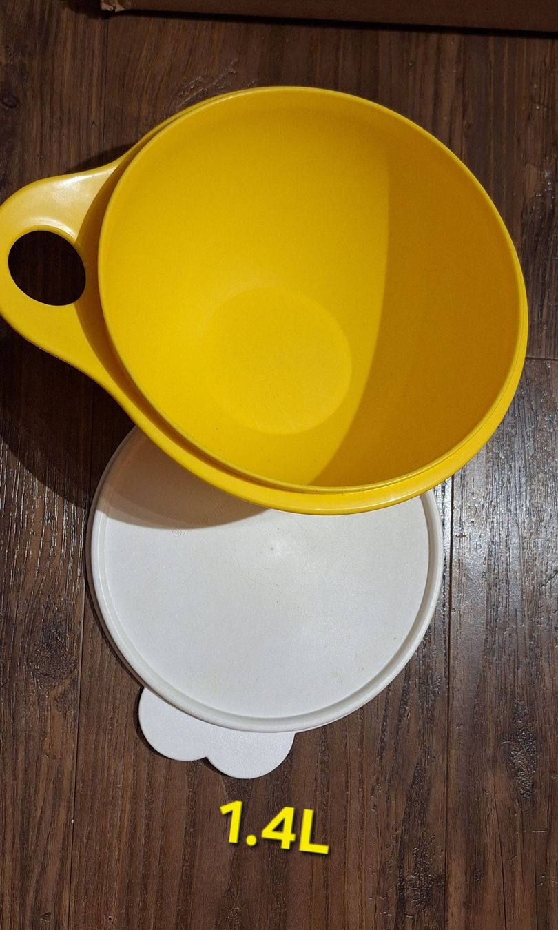 Ciotole: Tupperware Schüssel mit Deckel, Gelb/Weiss, 1.4L, – Usato da Morschach venduto da son_8fqy