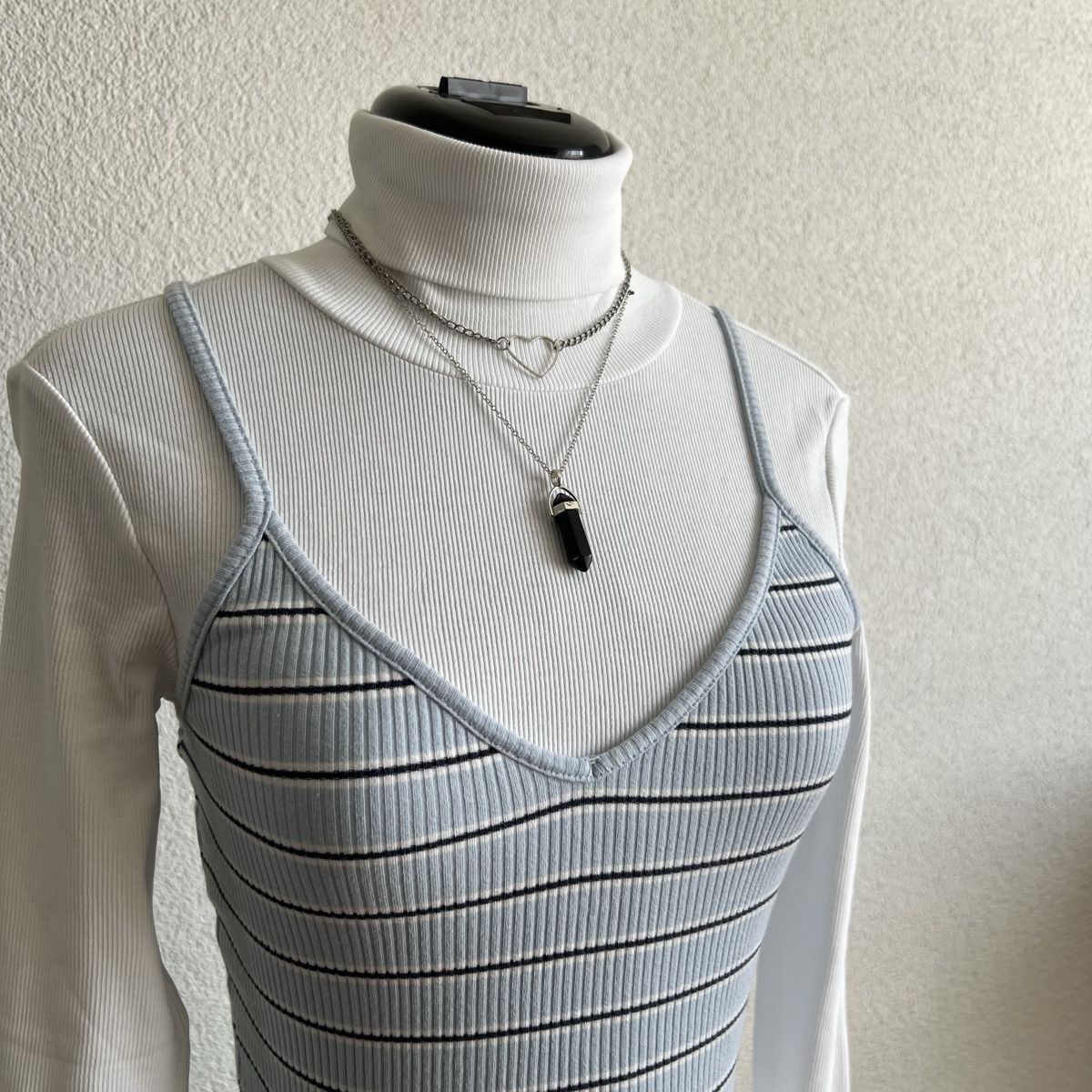 Top: Gestreiftes Crop Top XS Blau – Usato da Tagelswangen venduto da SpicyChicken 2