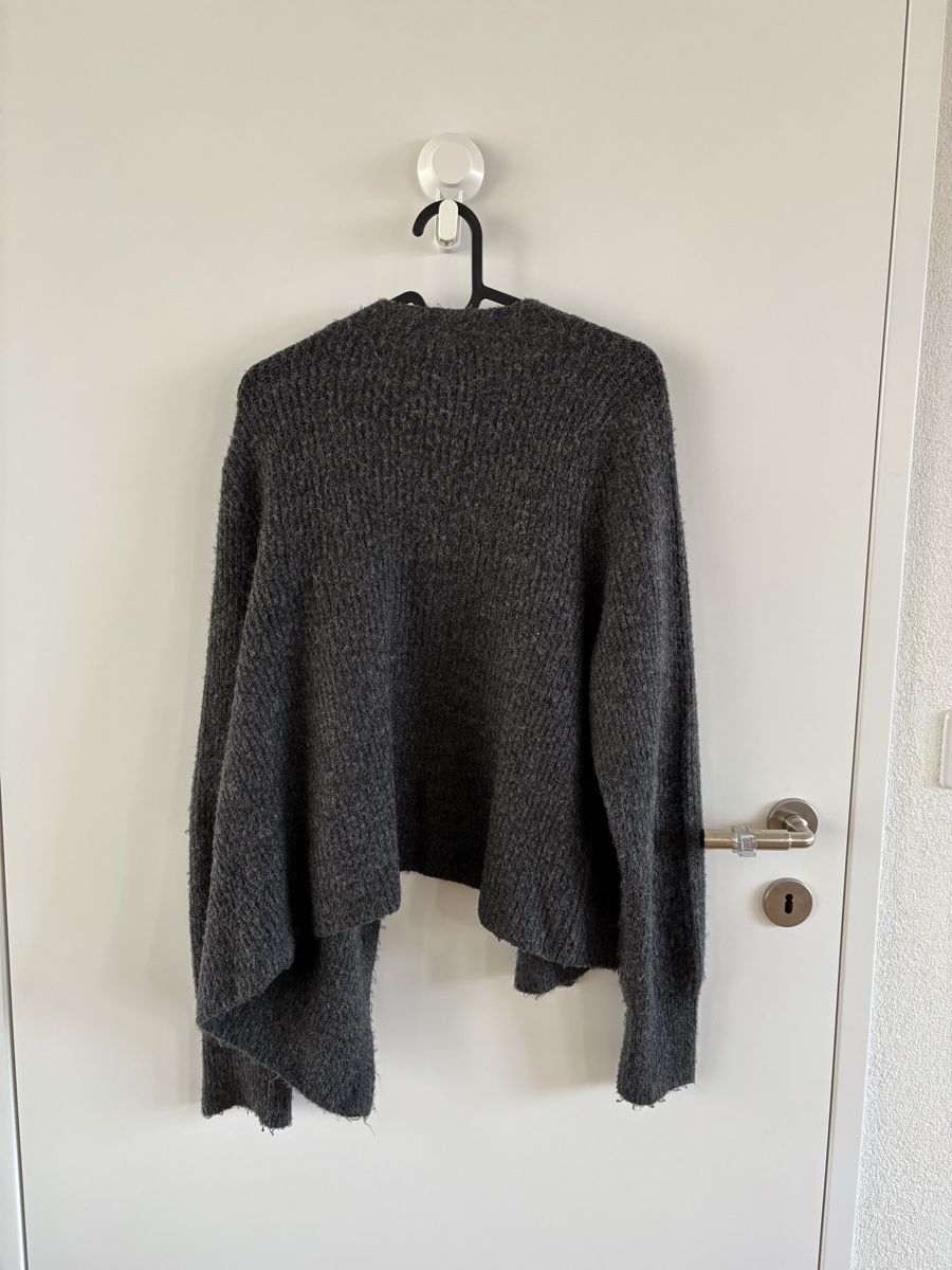 Jacken: Warme Strickjacke – Gebraucht aus Glattpark(Opfikon) von rue_9c5p 1