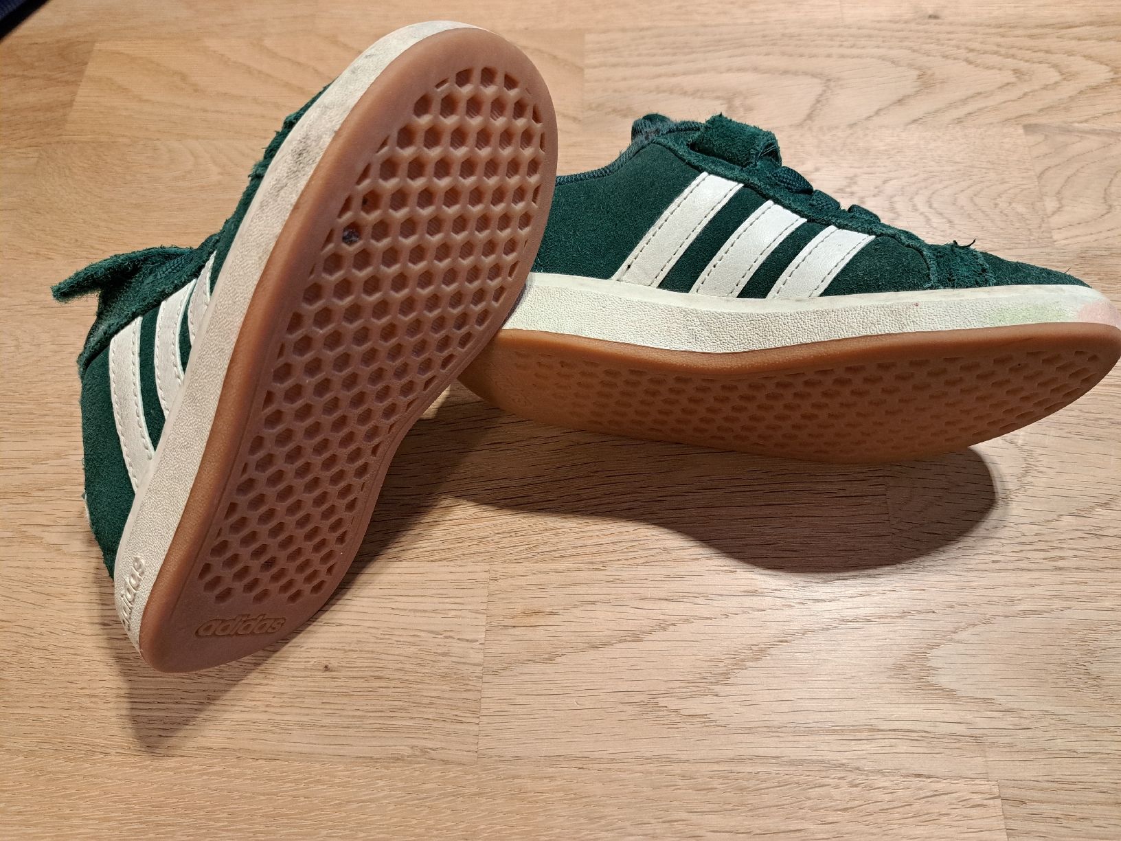 Adidas Scarpe per ragazzi: Adidas Sneaker, Gr. 28 – Usato da Bergdietikon venduto da Staphylococcus 2