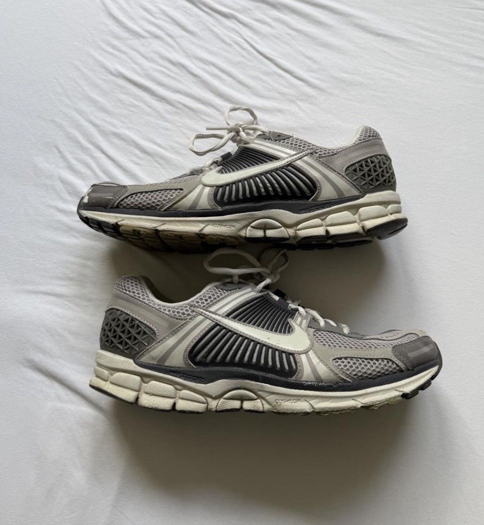 Nike Chaussures hommes: Nike vomero grau – D'occasion à Bottmingen par rou_c79n 4