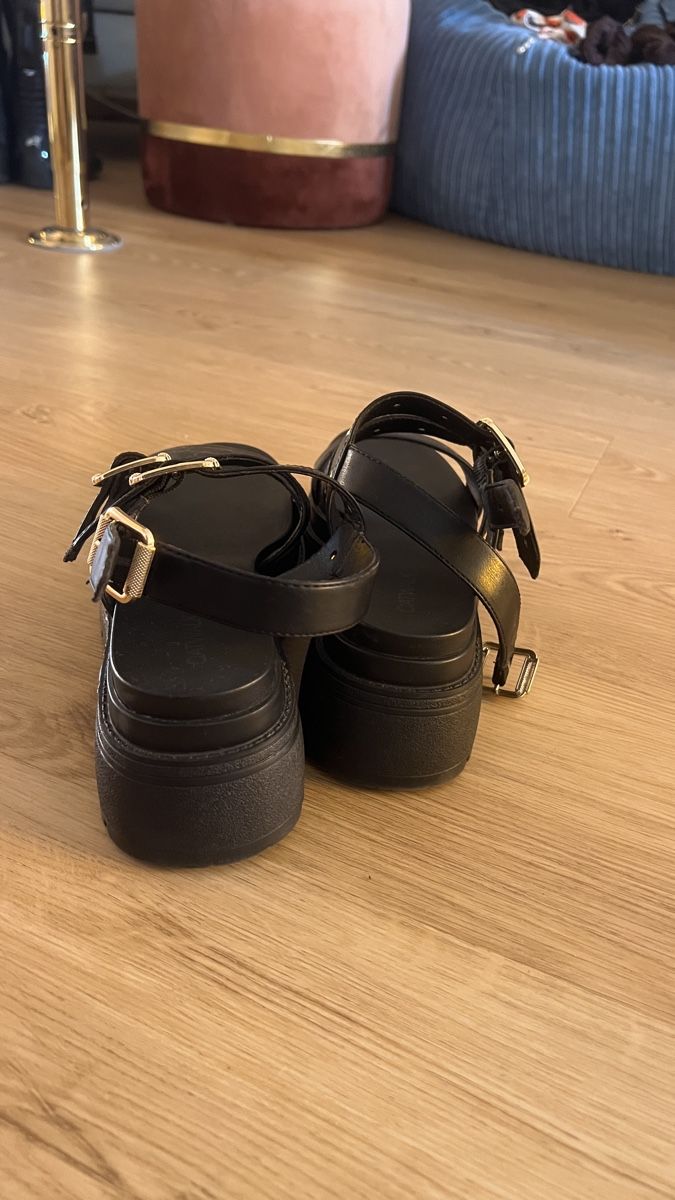 Dosenbach Damenschuhe: Catwalk schwarze Sandalen – Gebraucht aus Wettingen von unerhoertlaut 3