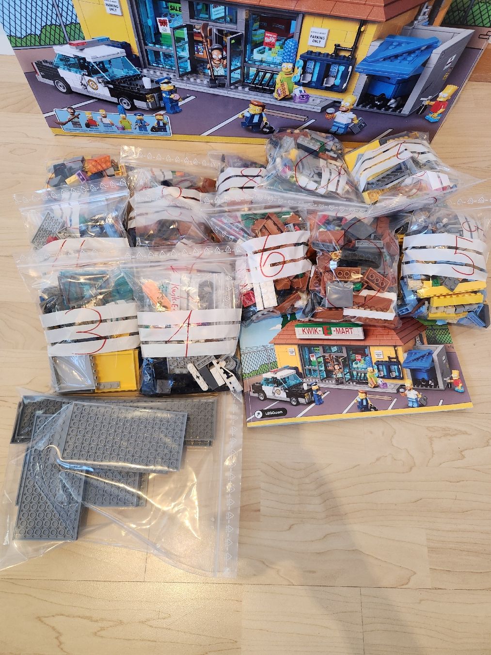 Lego Kit di costruzioni: LEGO The Simpsons Kwik-E-Mart 71016 Set gebraucht – Usato da Beinwil am See venduto da SEMarc 4