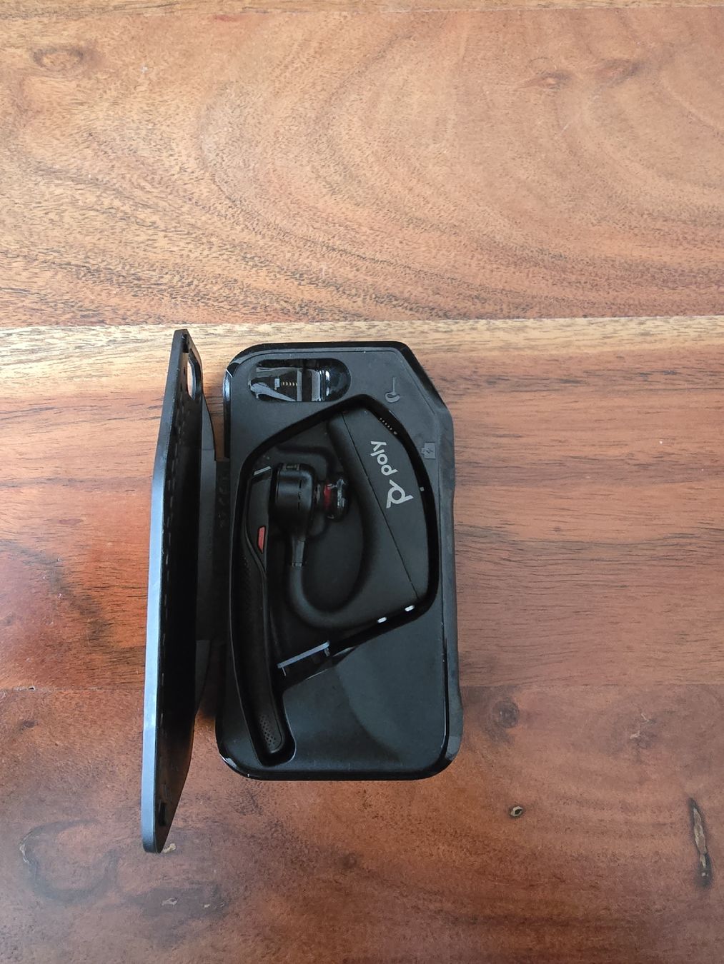 Casques audio: Bluetooth Headset Poly Voyager Legend mit Ladeetui – D'occasion à Liebefeld par Kiru21