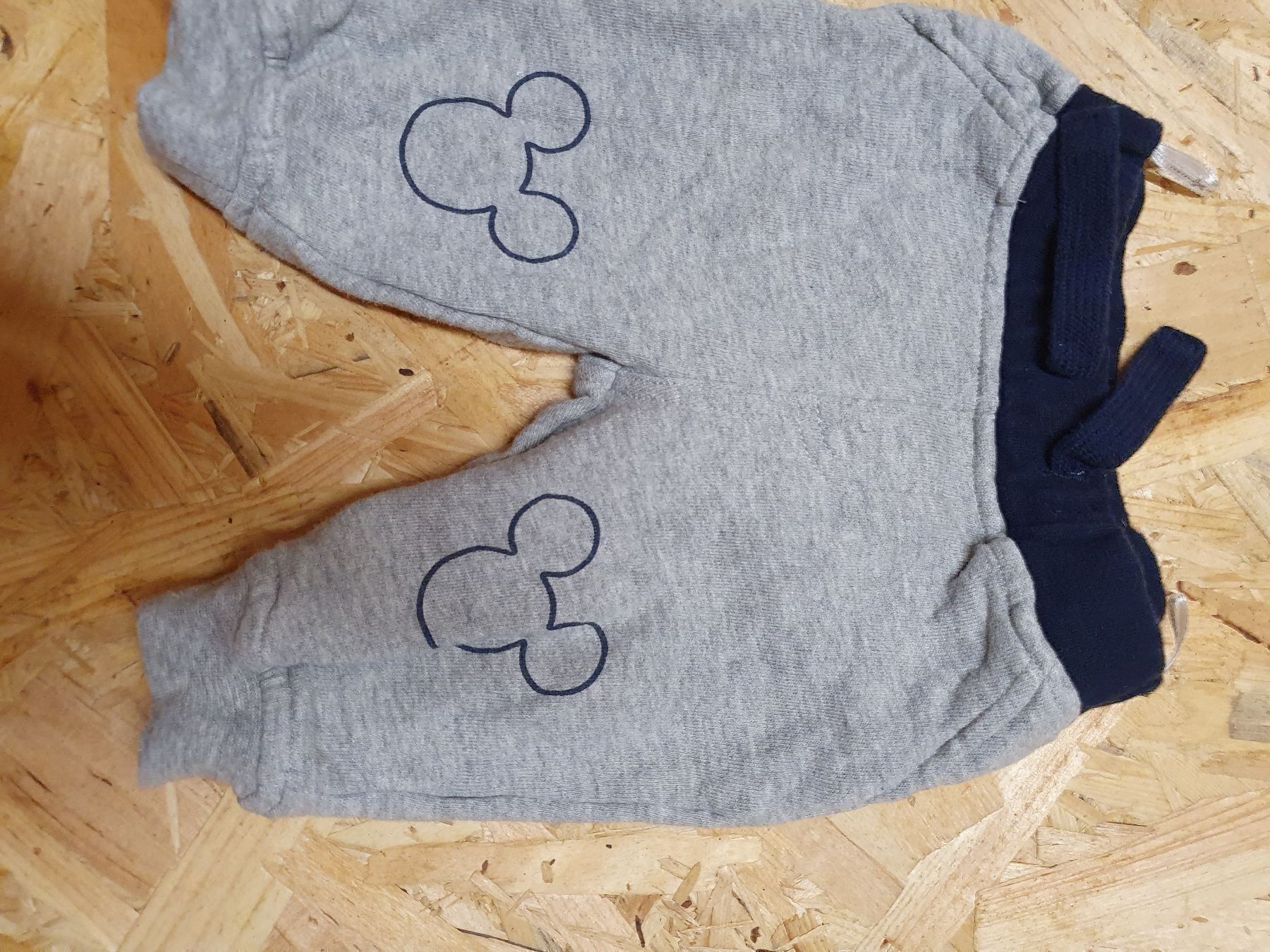 Pantaloni: Disney Mickey Mouse Hose Grösse 62 – Nuovo (secondo la descrizione) da Berg TG venduto da lisboa.sky