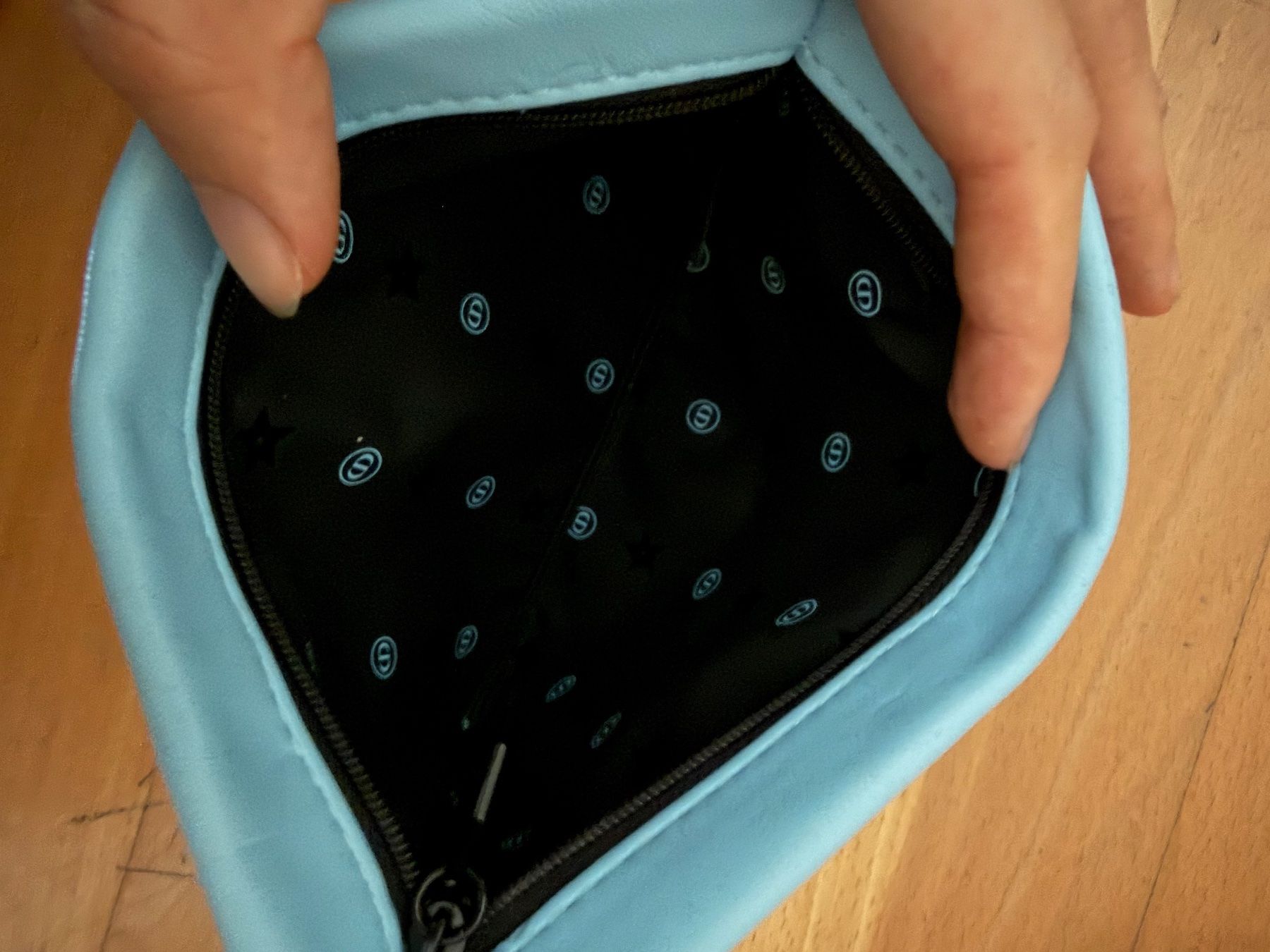 Dior Custodie per cosmetici: Dior Necessaire Pouch hellblau unbenutzt – Nuovo (secondo la descrizione) da kloten venduto da domireto 2