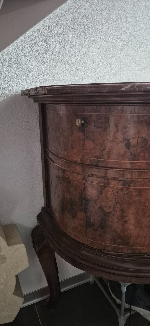 Cassettiere: Kommode mit Marmorplatte Nussbaumfurnier mit Schubladen – Difettoso da Dompierre FR venduto da Kompaniechef 6