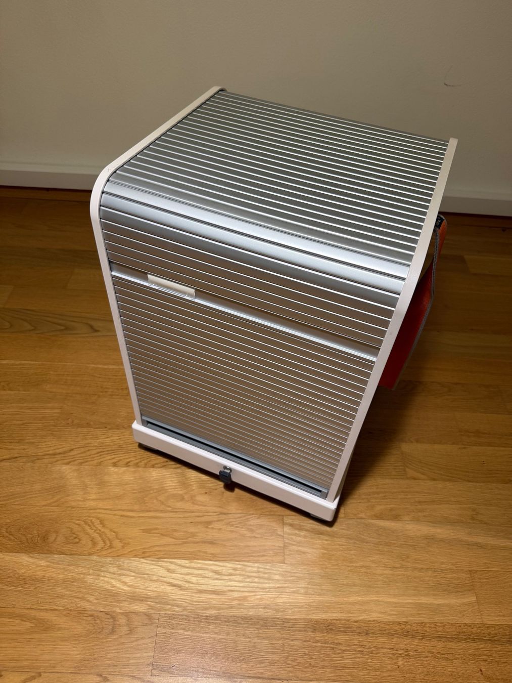 Vitra Banconi: Vitra Follow Me 1 Rollcontainer – Designklassiker – Usato da Basel venduto da HippiBus123