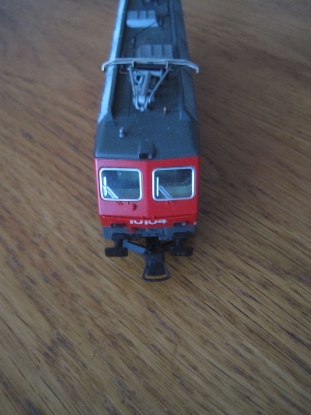 Roco Modelleisenbahnen: LOK SBB CFF Roco Rot Wechselstrom 10104 – Gebraucht aus Gossau SG von Noryflory 2