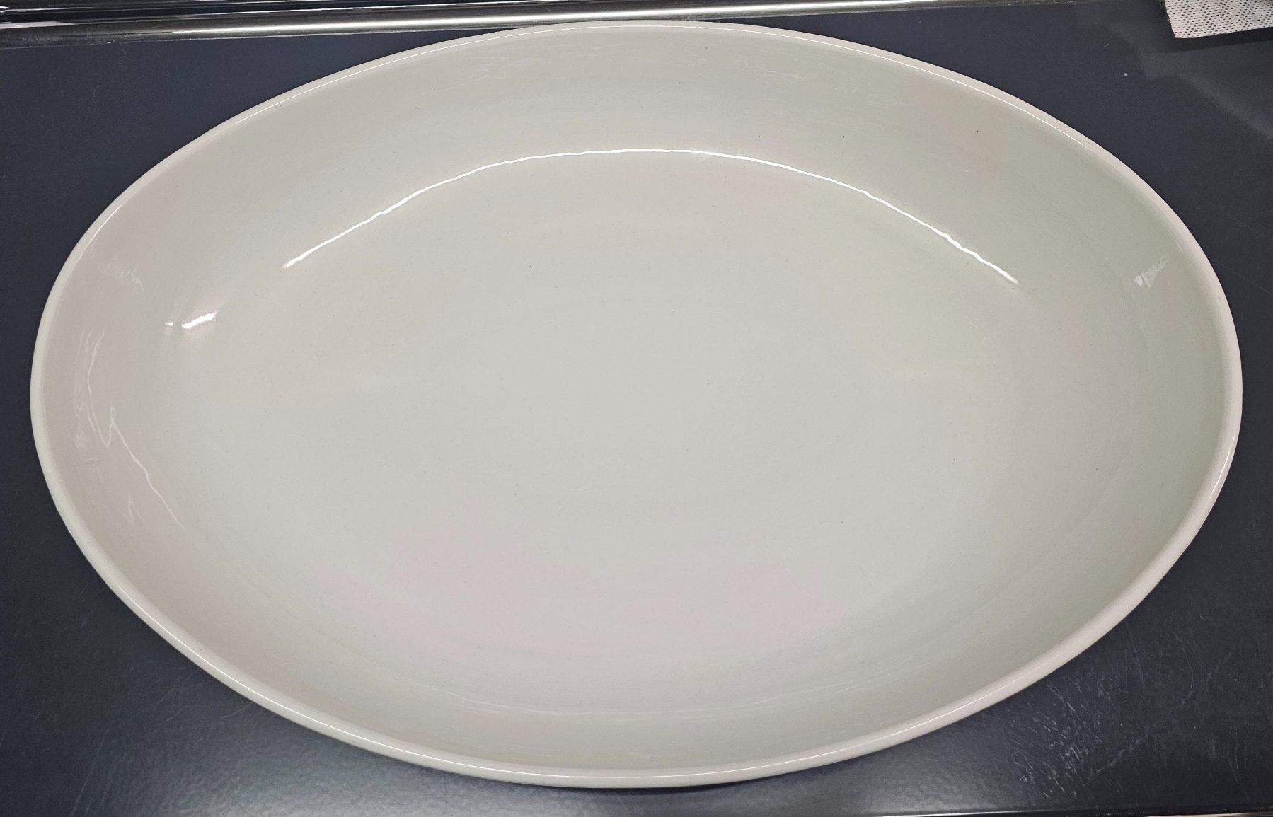Piatti di portata: Weisse Servierplatte 40 x 28 cm von Royale – Usato da Basel venduto da Allerlei-Basel