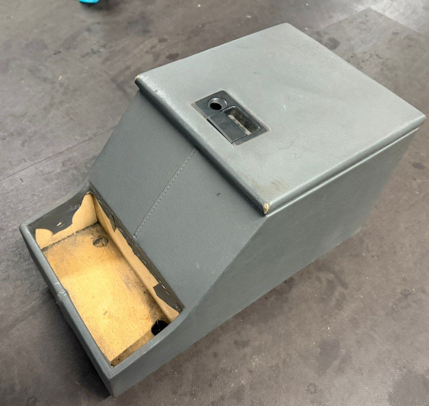 Accessori per altri veicoli: Land Rover Defender TD5 Cubbybox – Usato da Flühli LU venduto da Overland_Motors