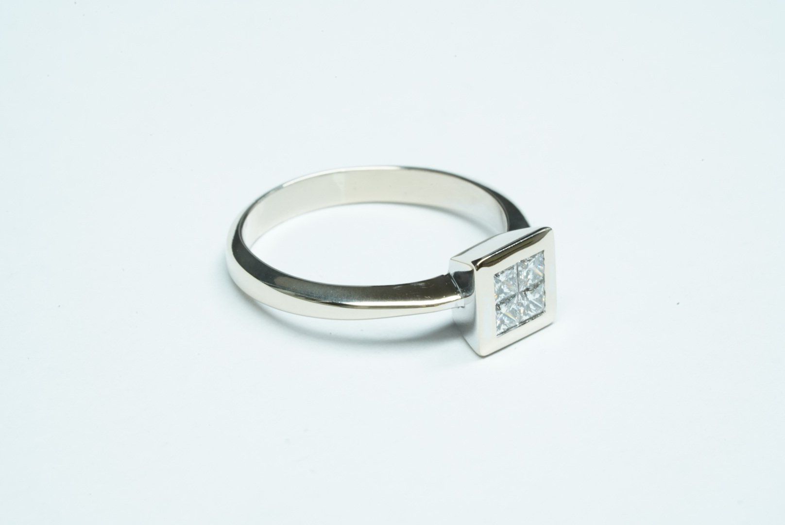Ringe: Fingerring Weissgold 18k mit Diamanten – Gebraucht aus Bülach von Re-Jewelled 1