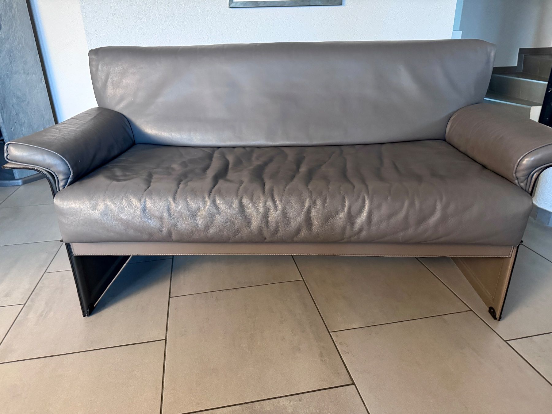 Matteo Grassi Sofas: Sofa Leder grau 2-Sitzer Matteo Grassi – Gebraucht aus Schneisingen von BaetschmannD
