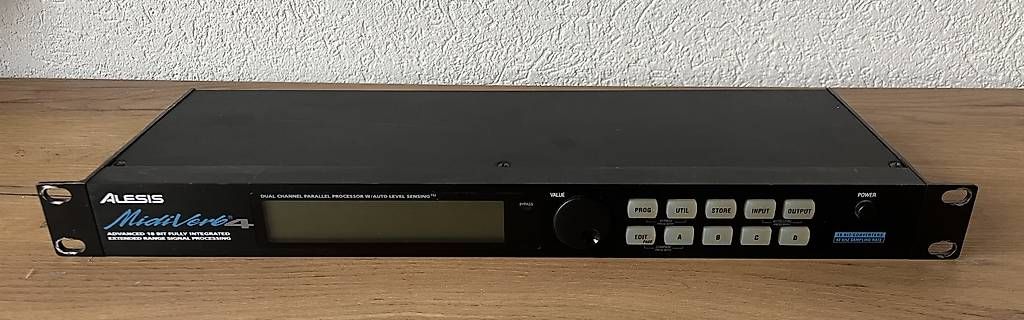 Instruments de musique: Alesis Midiverb 4 – D'occasion à Wetzikon ZH par surfevida