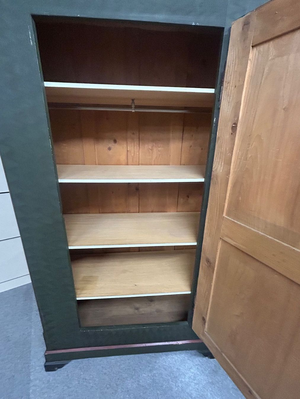 Armadi: Bauernschrank – Usato da Illnau venduto da Holz-wuermli 1