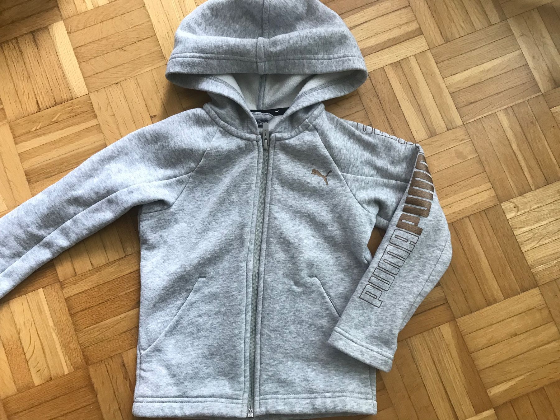 Puma Giacche & Cappotti: Trainer-Jacke von Puma Grösse 116 hellgrau – Usato da Emmenbrücke venduto da Hathor123