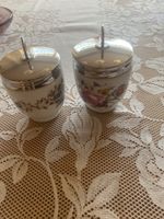 Zwei Eierbecher Porzellan mit Deckel Blumendekor gebraucht