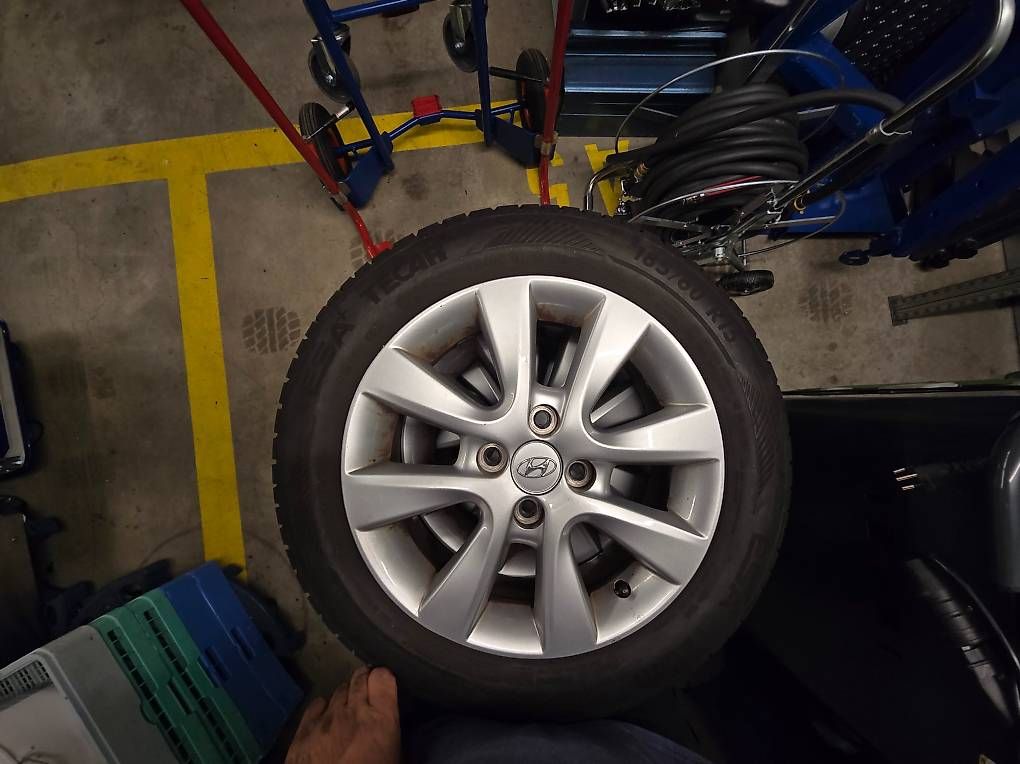 Pneus & Kompletträder: Hyundai i20 Sommerräder – Gebraucht aus Fislisbach von adnan.arshad84