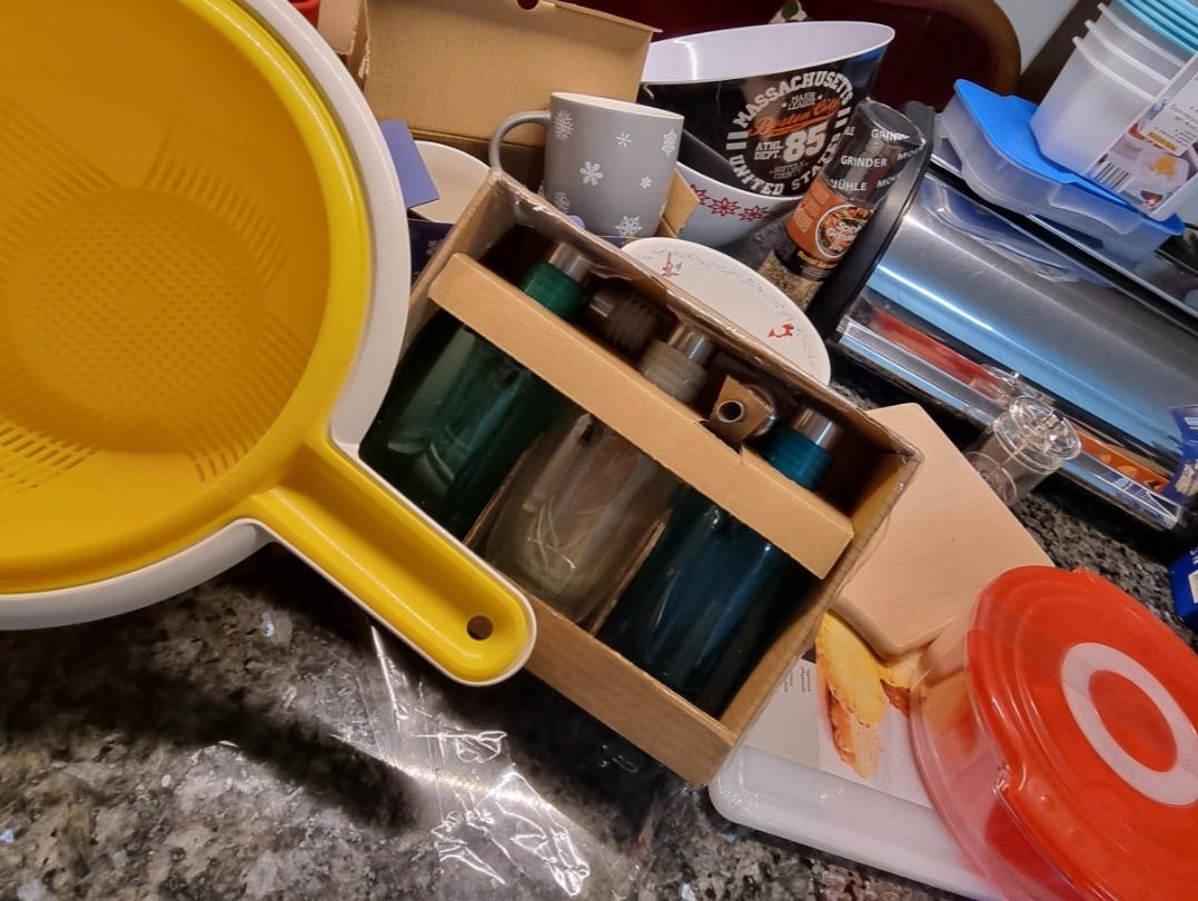 Set di piatti: Haushaltware, Tassen, Tuperware, , Schüsseln etc. – Nuovo (secondo la descrizione) da geroldswil venduto da Gumball1 3