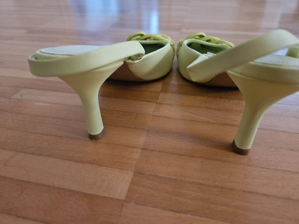 Stradivarius Scarpe da donna: Stradivarius grüne pumps – Usato da Frauenfeld venduto da Jewells-Child 1