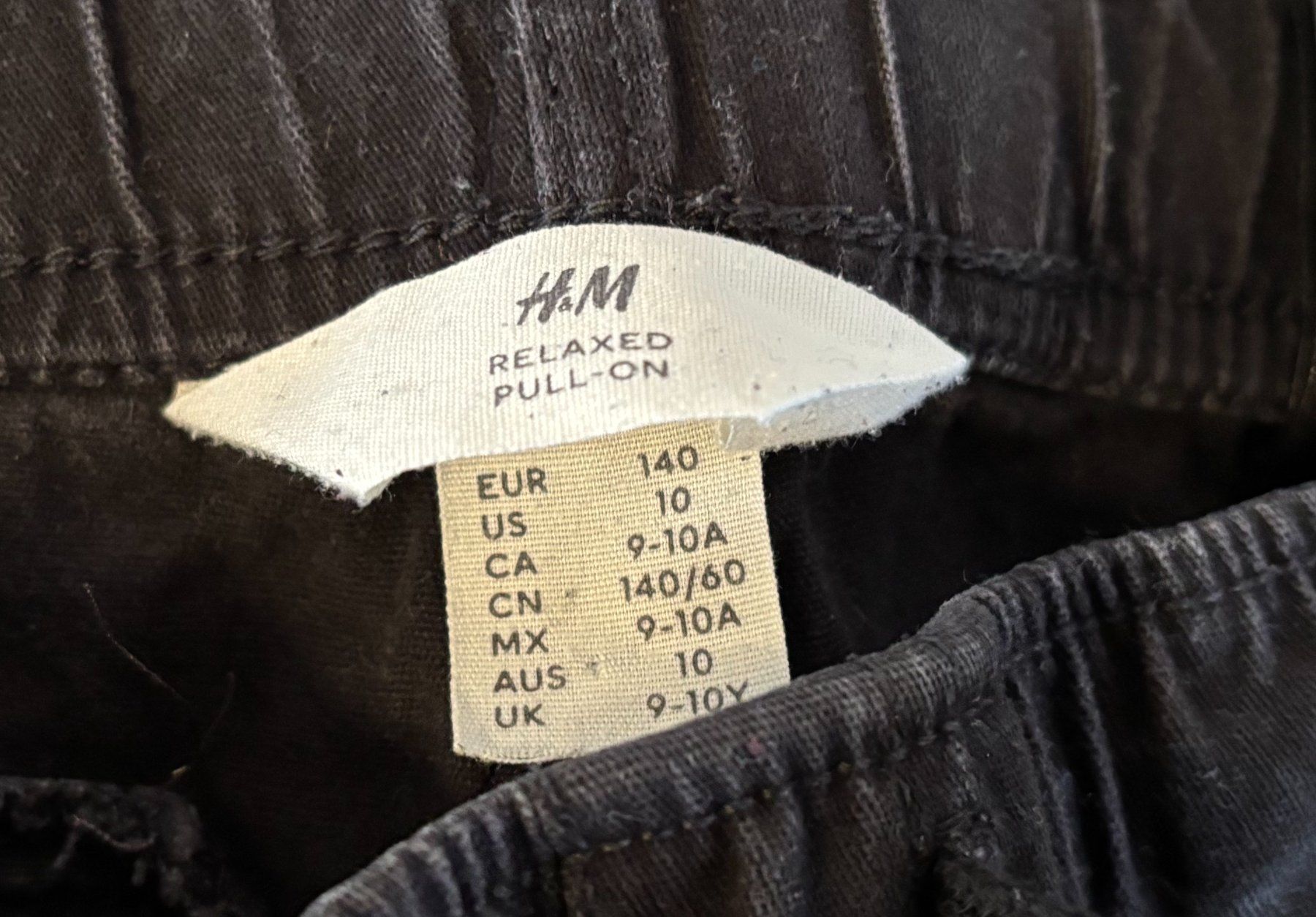 Hosen: 3 Hosen in Grösse 140 – Gebraucht aus Zürich von IlkaK 3