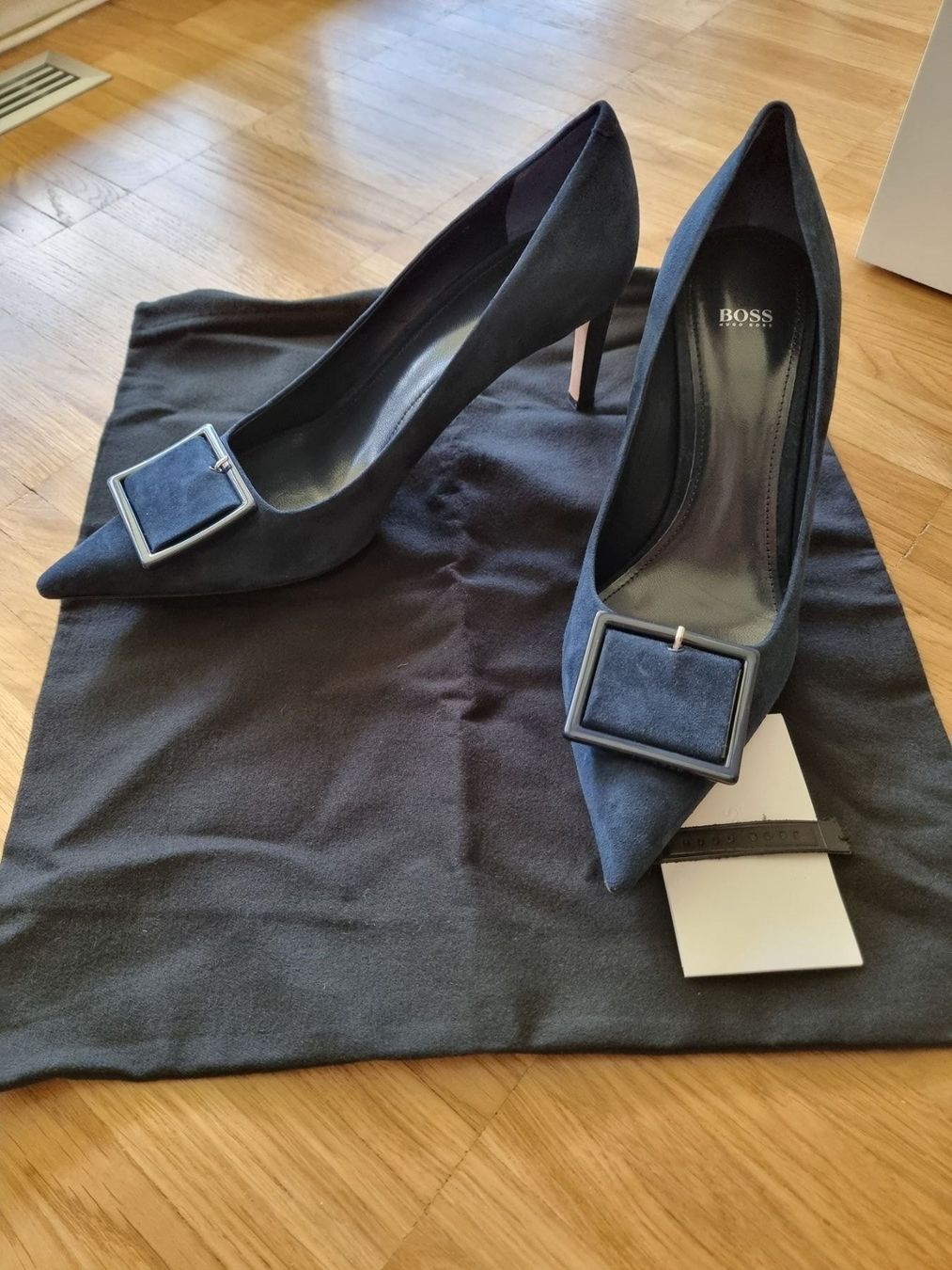 Hugo Boss Damenschuhe: Hugo Boss Pump Wildleder Dunkelblau 38.5 – Neu und originalverpackt aus Brüttisellen von Begoran 3