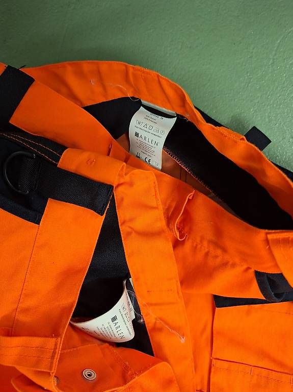 Pantaloni: 2 Arbeitshosen – Usato da Niederglatt ZH venduto da Bobsli 2