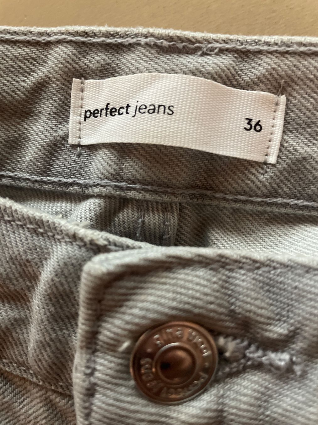 Pantaloni: Neue, graue Damen Jeans "perfect jeans" Gr. 36 – Nuovo (secondo la descrizione) da Wollerau venduto da Poschro68 2
