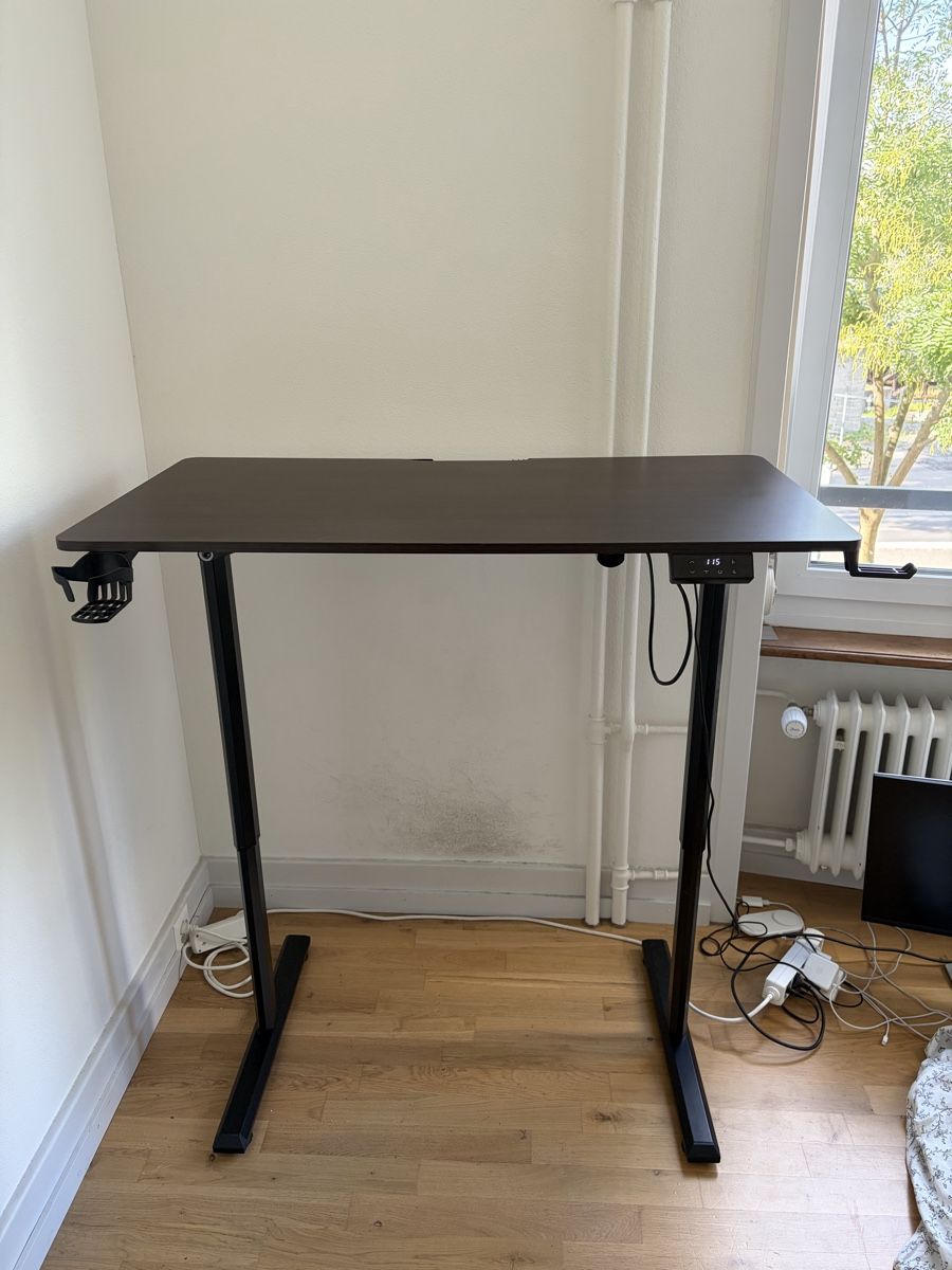 Bureaux: Standing desk with control panel and mat – D'occasion à Zürich par mar_h7x7 2