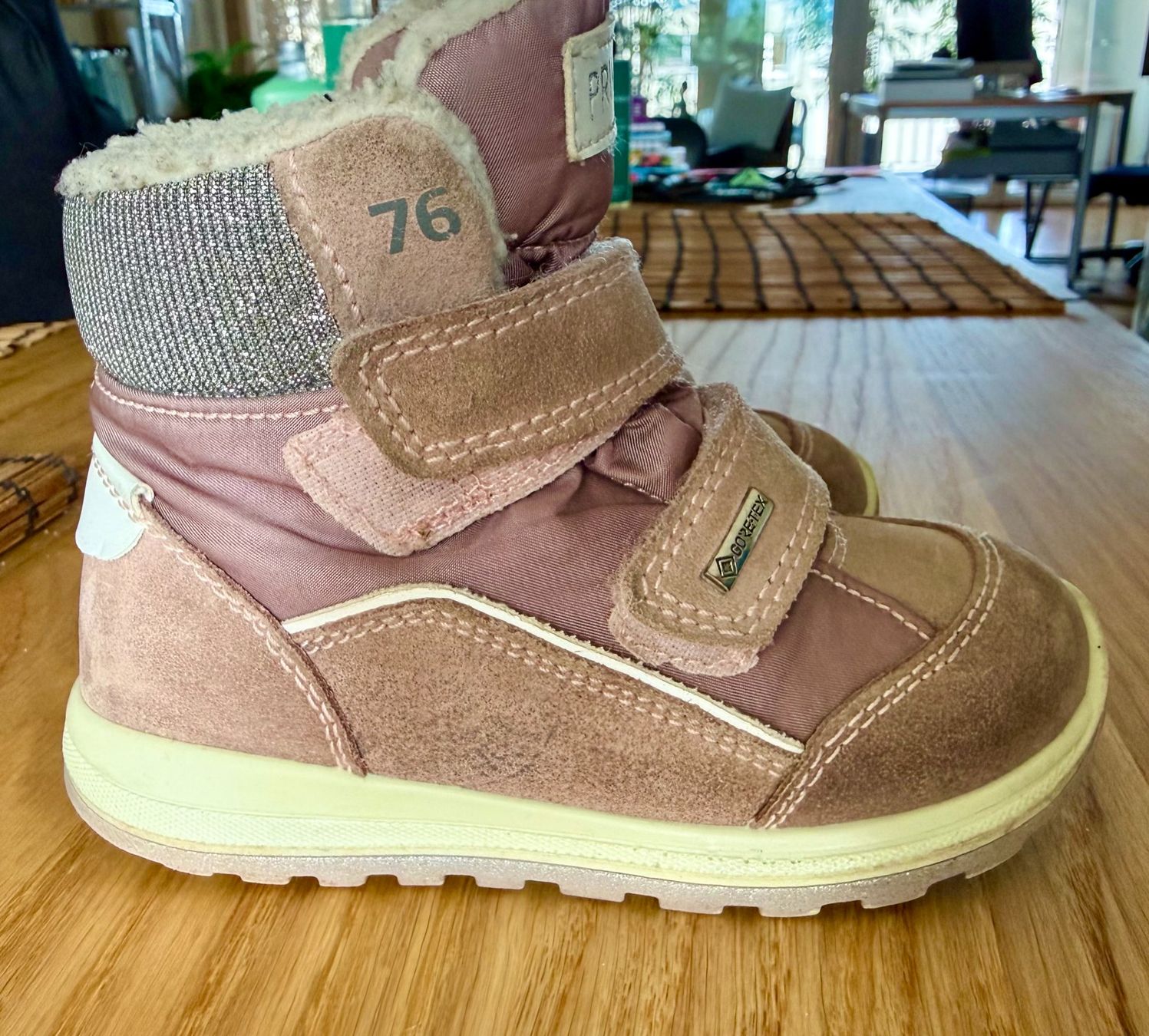 Scarpe per ragazze: Winterstiefel Primigi Mädchen Grösse 25 – Usato da Zürich venduto da pla_t6kn