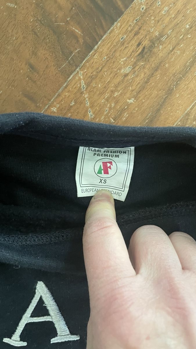 Pullover & Sweatshirts: Pullover Paris Grösse XS, neuwertig, Top Zustand! – Neu und originalverpackt aus Neuenkirch von balani 2