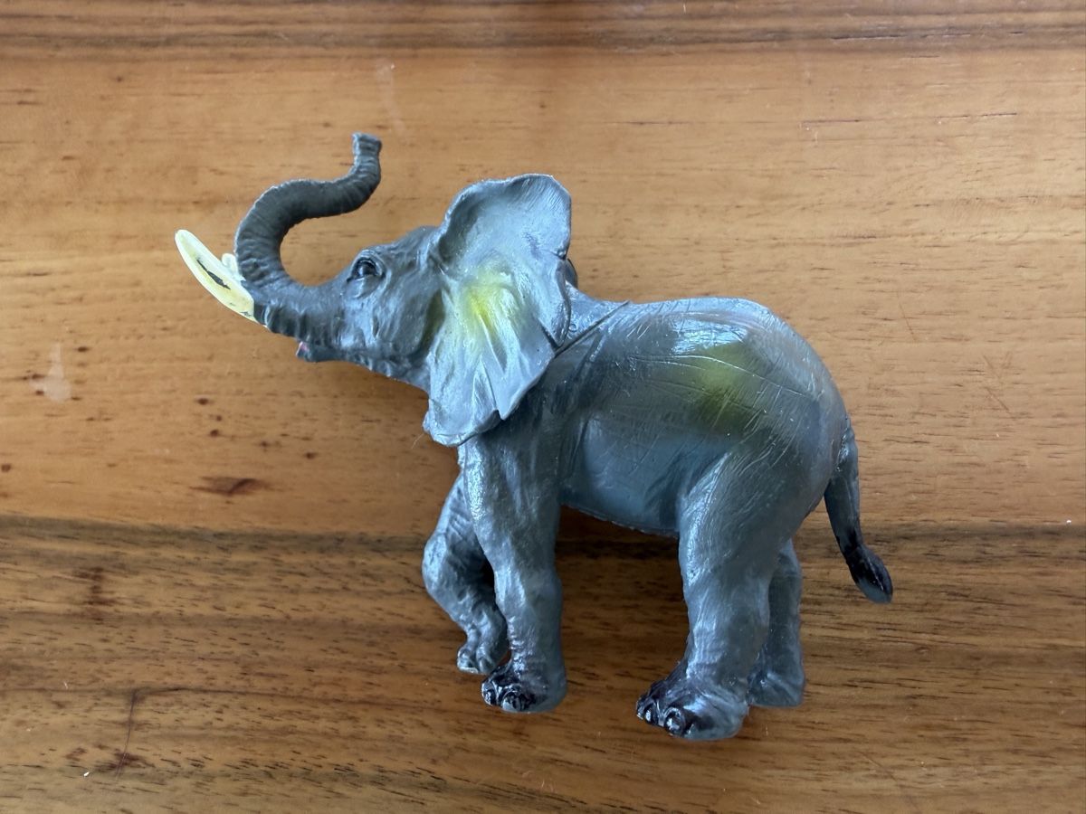 Spielzeuge: Tierfiguren Set Giraffe Elefant Zebra Bär Dino – Gebraucht aus Luzern von La_sfinge 3