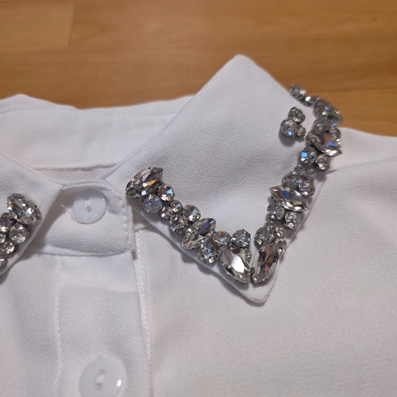 Tops: Zierkragen weiß mit Strass one size – Gebraucht aus Wald ZH von CapLux 3