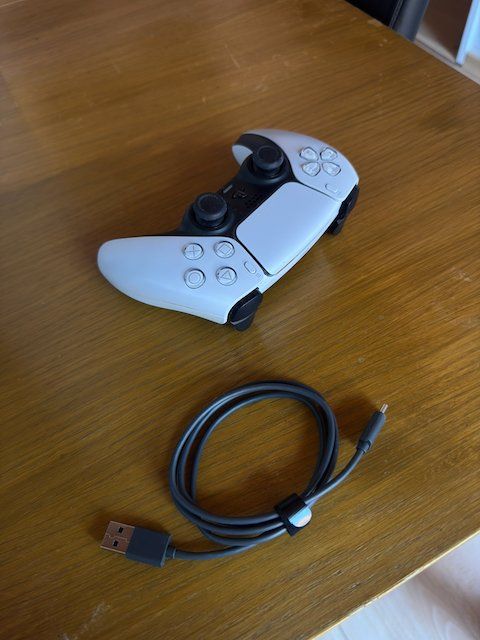 Sony Konsolen: Playstation 5 mit Controller inkl. Kabel – Gebraucht aus Cham von MartinMeftian 2